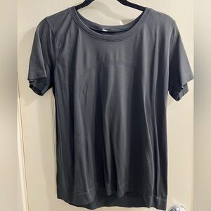 Lululemon shirt size 10